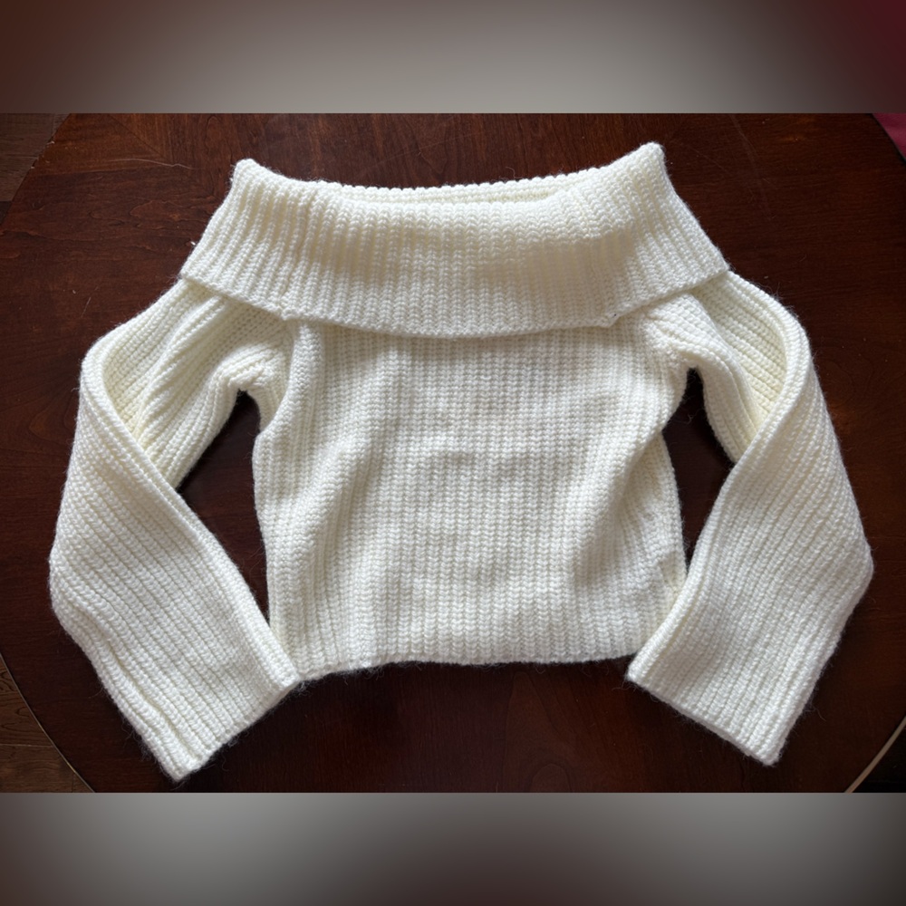 Tiger mist off the shoulder sweater